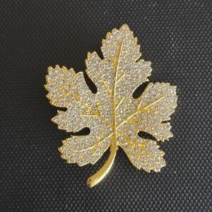 Elegant Gold Leaf Brooch with Crystals